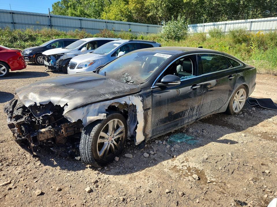 JAGUAR XJL 2016 with VIN SAJWJ2GD4G8V98750 - Photo from auction