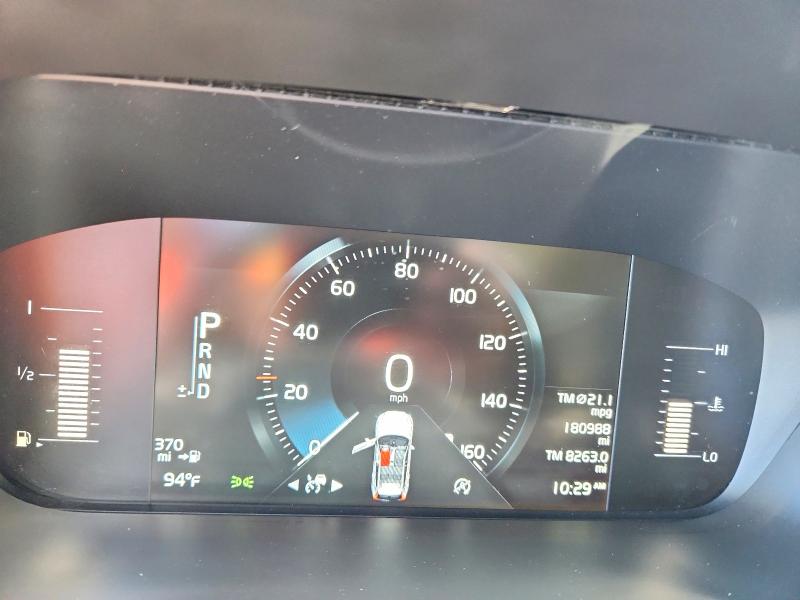 Photo 9 from auction – 2018 VOLVO XC60 with VIN YV4102RK6J1021433