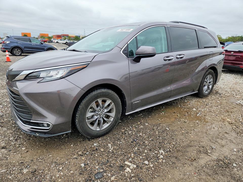 TOYOTA SIENNA 2021 с VIN 5TDJSKFC5MS011820 - Снимка от търг
