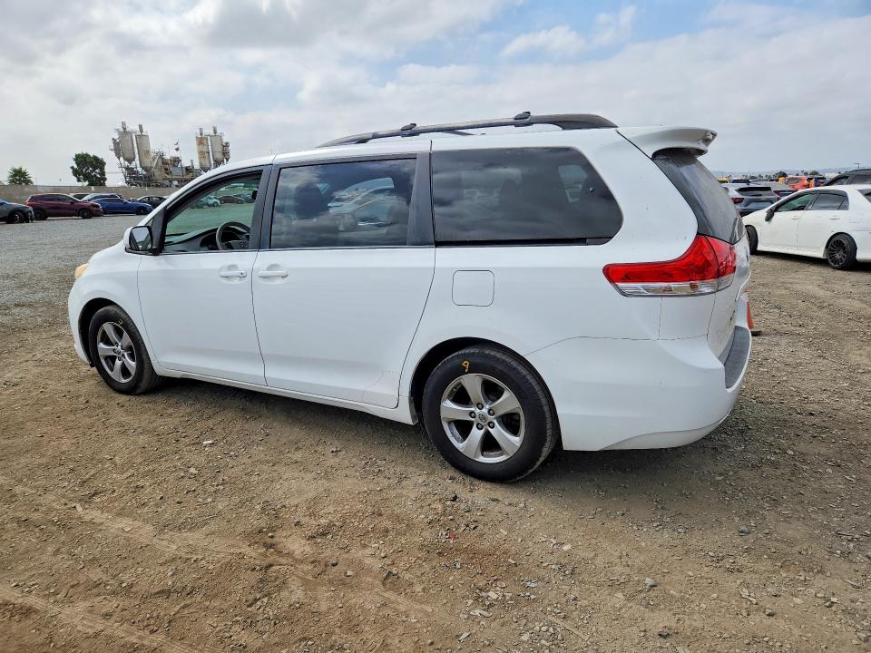 Photo 2 from auction – 2013 TOYOTA SIENNA with VIN 5TDKK3DC3DS323311