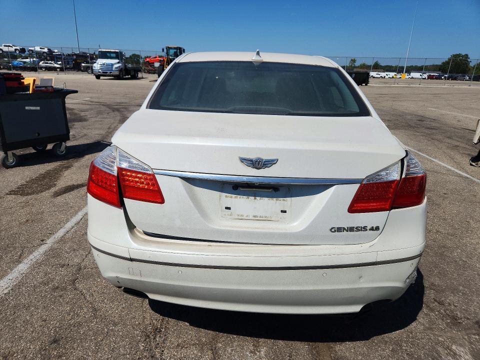 Photo 6 from auction – 2011 HYUNDAI GENESIS with VIN KMHGC4DF6BU145000