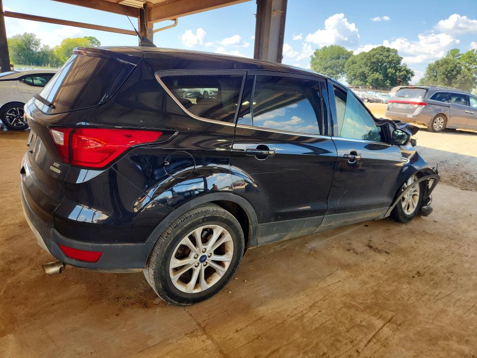 Photo 3 from auction – 2019 FORD ESCAPE with VIN 1FMCU0GDXKUC19243