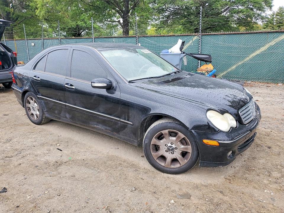 Photo 4 from auction – 2005 MERCEDES-BENZ C with VIN WDBRF81J35F718396
