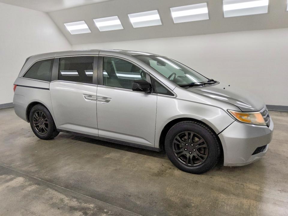 Снимка 4 от търг – 2013 HONDA ODYSSEY с VIN 5FNRL5H69DB001532
