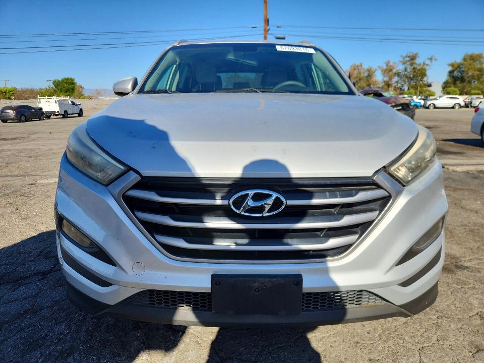 Photo 5 from auction – 2017 HYUNDAI TUCSON with VIN KM8J33A44HU301563
