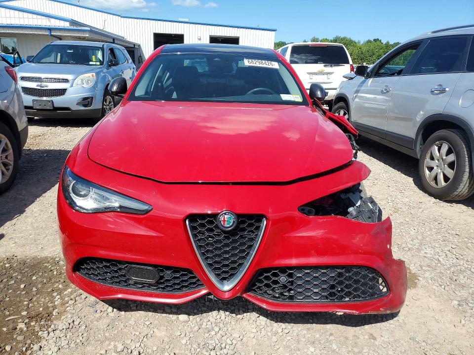 Photo 5 from auction – 2018 ALFA ROMEO GIULIA with VIN ZARFAEEN2J7577085