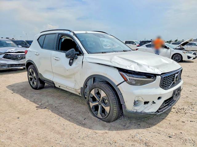 Photo 4 from auction – 2026 VOLVO XC40 with VIN YV4L12UC6T2735551
