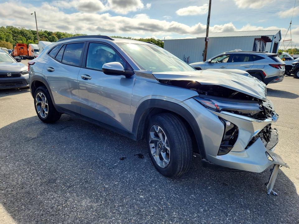 Photo 4 from auction – 2026 CHEVROLET TRAX with VIN KL77LHEP8TC066001