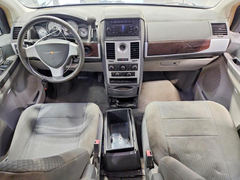 Снимка 8 от търг – 2010 CHRYSLER TOWN & COUNTRY с VIN 2A4RR5D10AR153122