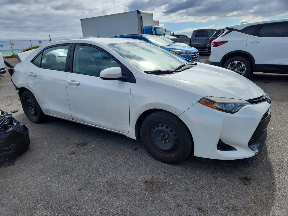 Снимка 4 от търг – 2017 TOYOTA COROLLA с VIN 5YFBURHE8HP570170