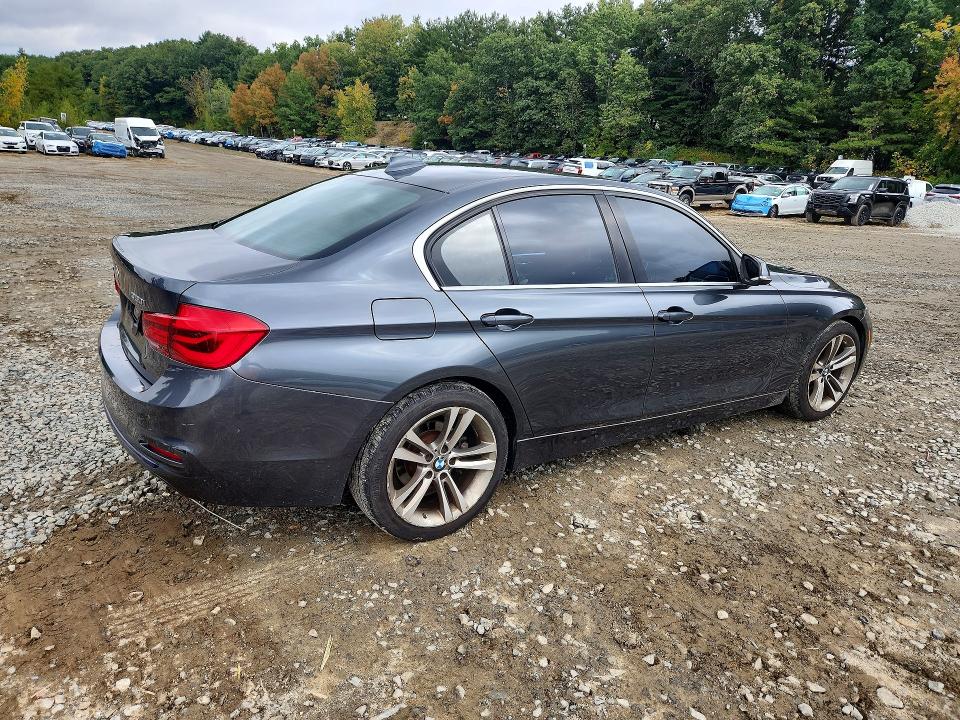 صورة رقم 3 من المزاد - 2018 BMW 330 مع VIN WBA8D9C5XJEM33085