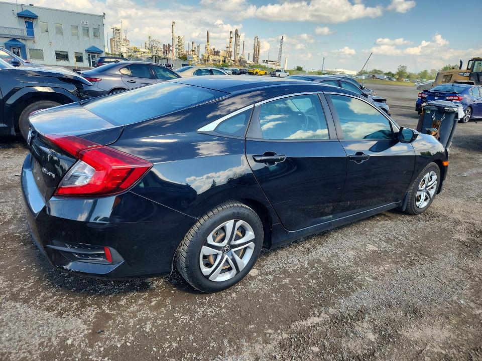 Foto 3 de la subasta – 2017 HONDA CIVIC con VIN 2HGFC2F57HH027432