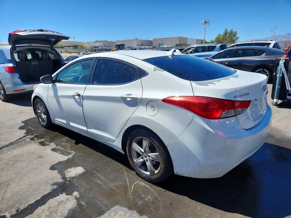 Photo 2 from auction – 2013 HYUNDAI ELANTRA with VIN 5NPDH4AE7DH349192