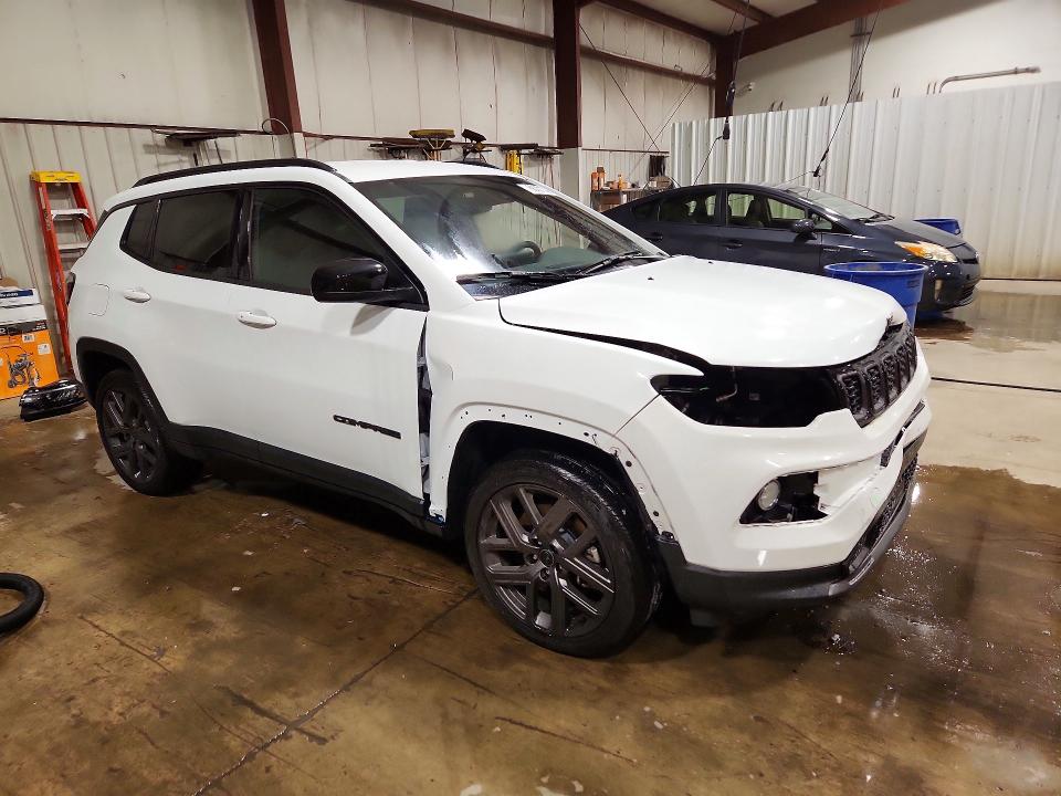 Снимка 4 от търг – 2026 JEEP COMPASS с VIN 3C4NJDBN3TT199331