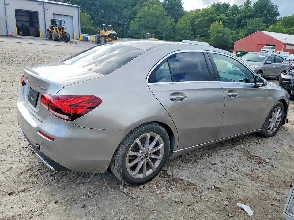 Снимка 3 от търг – 2021 MERCEDES-BENZ A с VIN W1K3G4FB5MJ270548