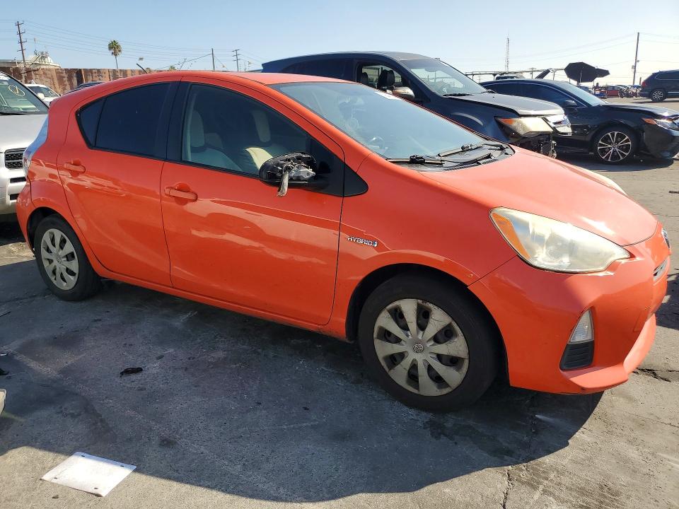 Photo 4 from auction – 2012 TOYOTA PRIUS C with VIN JTDKDTB35C1003965