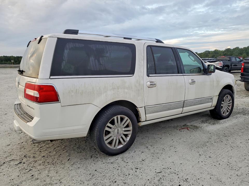 Photo 3 from auction – 2010 LINCOLN NAVIGATOR with VIN 5LMJJ3H57AEJ10768