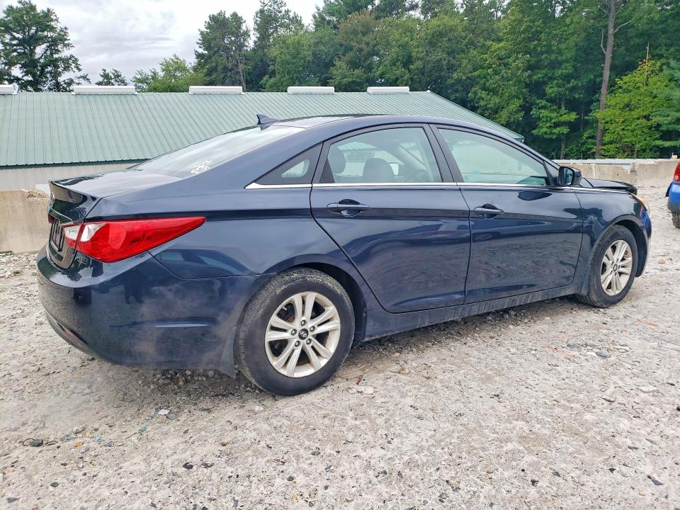 Photo 3 from auction – 2013 HYUNDAI SONATA with VIN 5NPEB4AC2DH662851