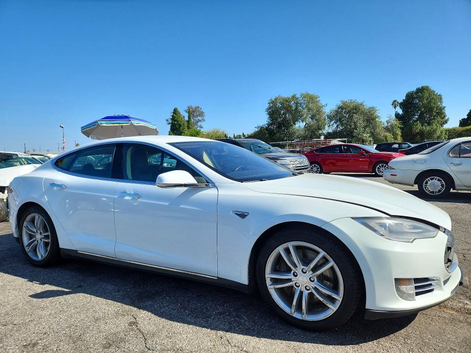Photo 4 from auction – 2013 TESLA MODEL S with VIN 5YJSA1DN7DFP15544