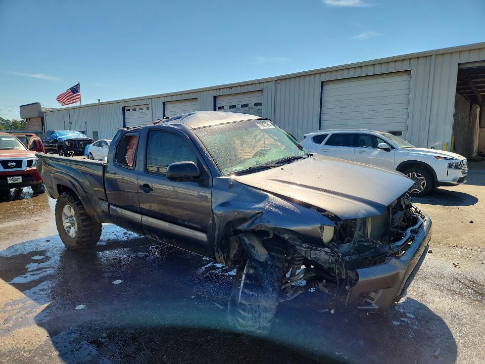 Снимка 4 от търг – 2014 TOYOTA TACOMA с VIN 5TFTU4GN3EX052392