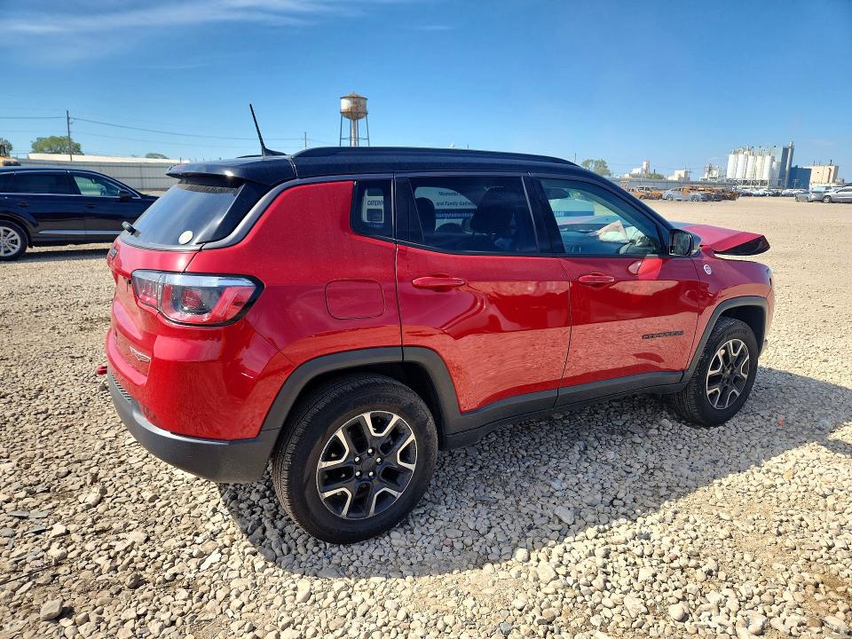Foto 3 de la subasta – 2019 JEEP COMPASS con VIN 3C4NJDDB8KT744070