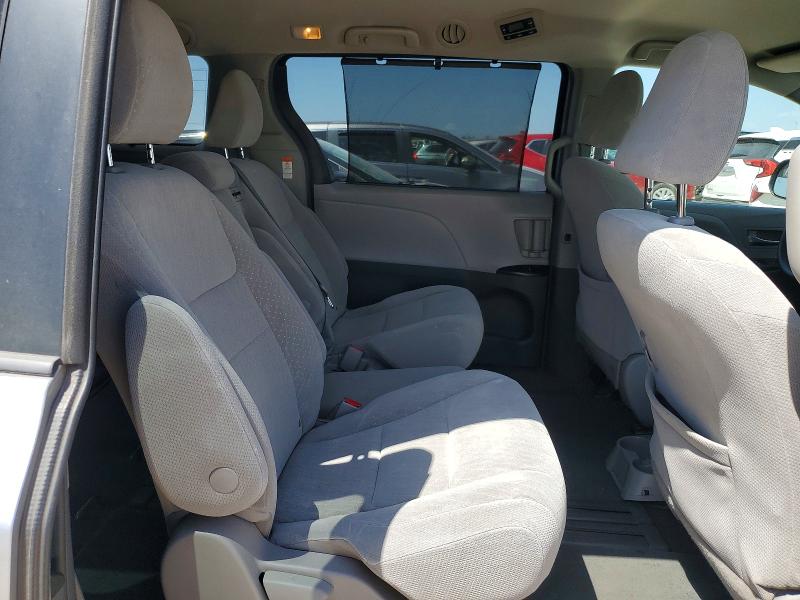 Photo 11 from auction – 2018 TOYOTA SIENNA with VIN 5TDKZ3DC7JS955185