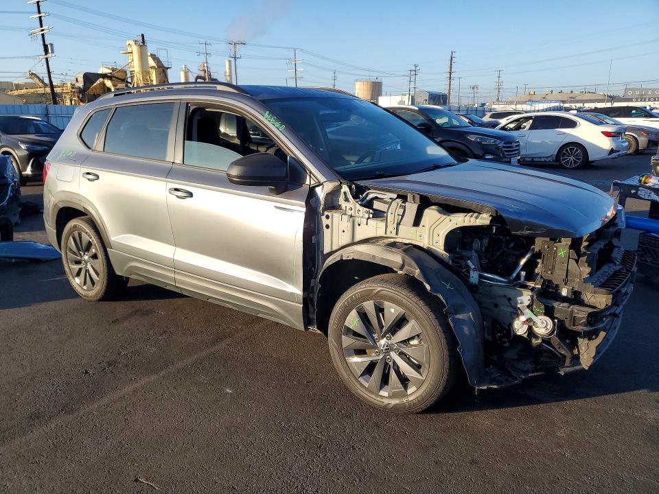 Снимка 4 от търг – 2023 VOLKSWAGEN TAOS с VIN 3VVCX7B21PM362346