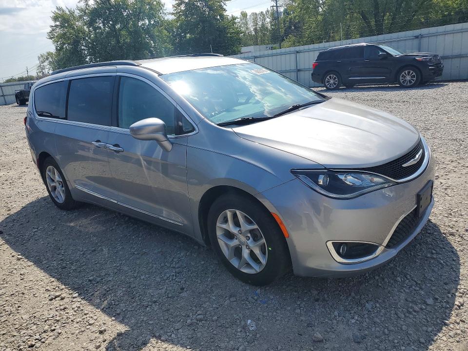 Photo 4 from auction – 2017 CHRYSLER PACIFICA with VIN 2C4RC1BG2HR816479