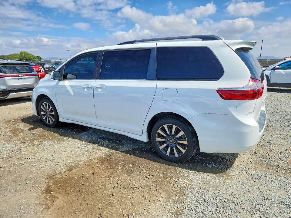 Photo 2 from auction – 2020 TOYOTA SIENNA with VIN 5TDJZ3DC2LS240409