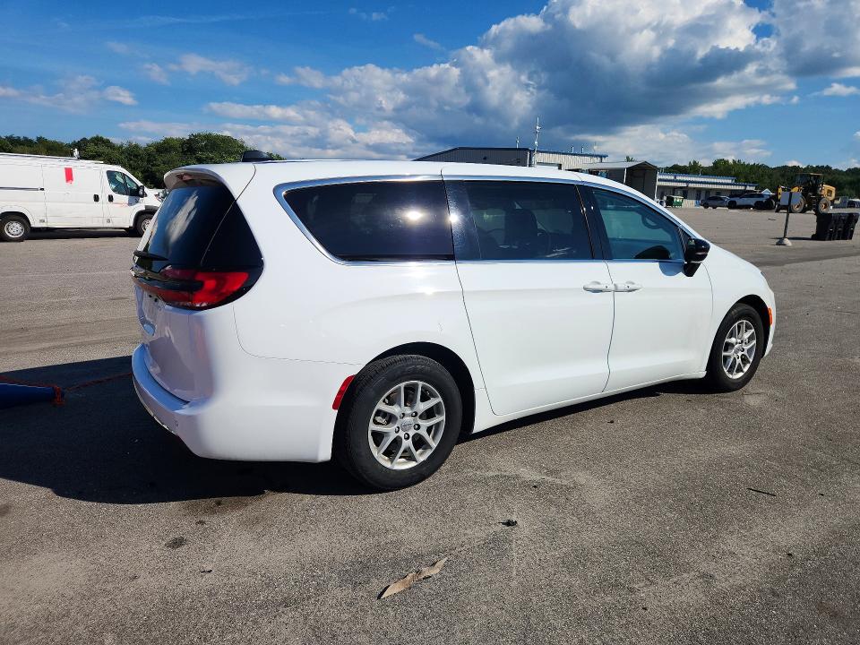 Photo 3 from auction – 2024 CHRYSLER PACIFICA with VIN 2C4RC1BG3RR182276
