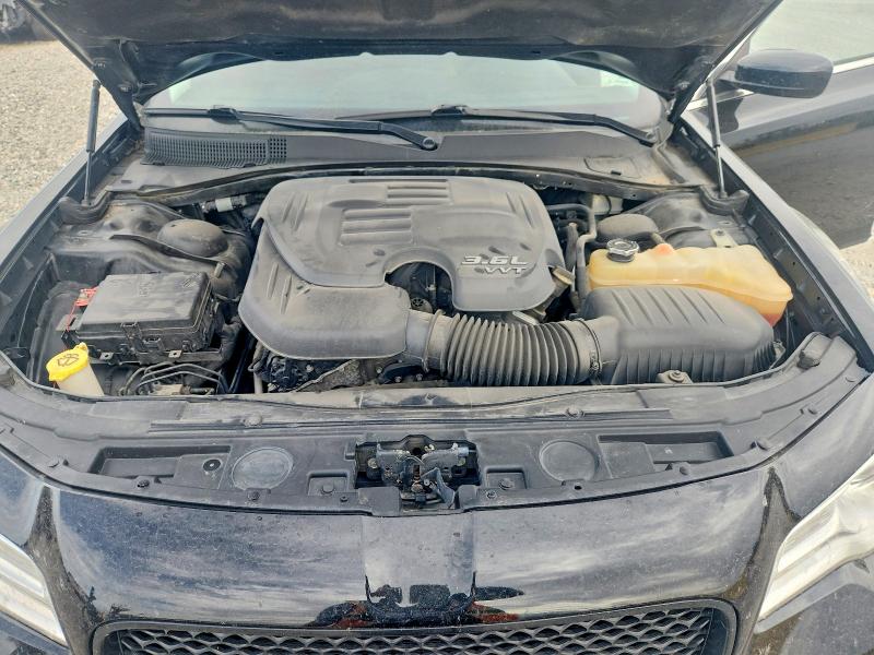 Photo 11 from auction – 2016 CHRYSLER 300 with VIN 2C3CCARG0GH220677