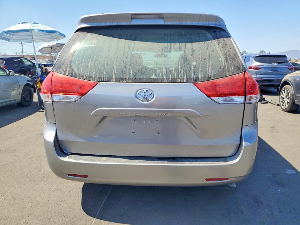 Photo 6 from auction – 2014 TOYOTA SIENNA with VIN 5TDKK3DC9ES417226