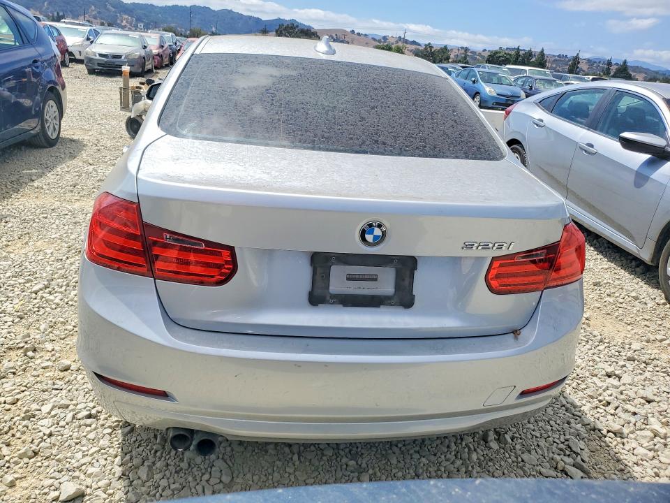 Photo 6 from auction – 2013 BMW 328 with VIN WBA3C1G57DNR46551