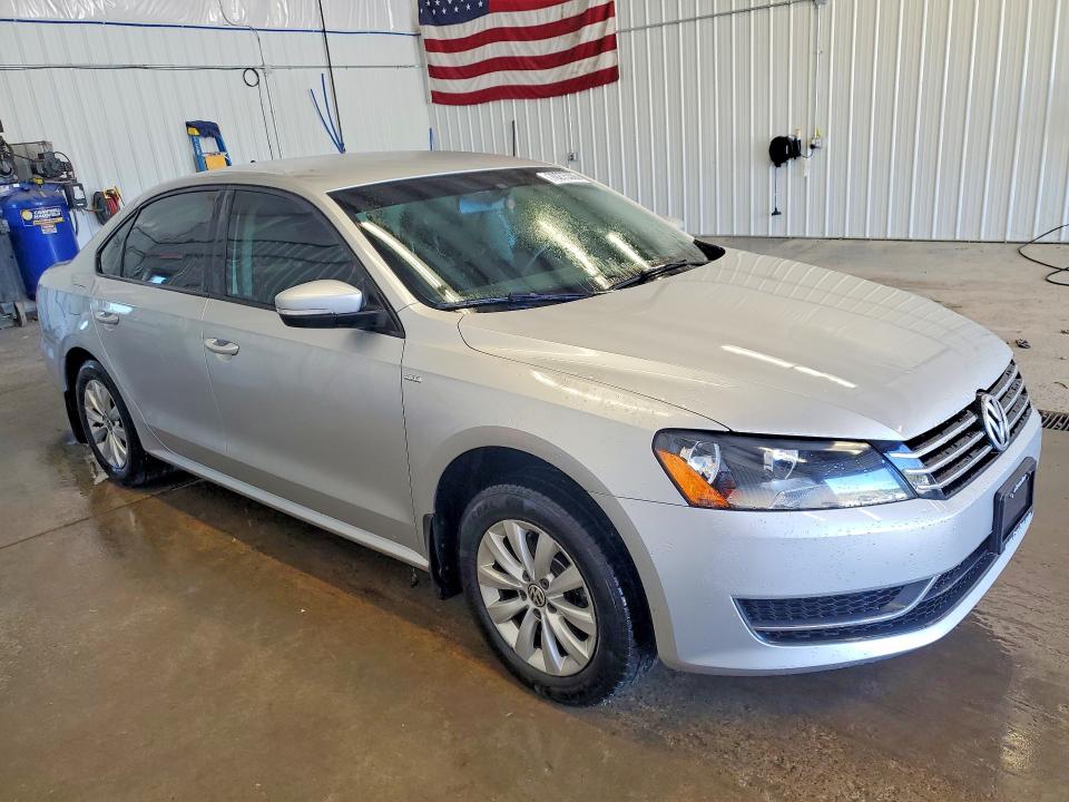 Photo 4 from auction – 2014 VOLKSWAGEN PASSAT with VIN 1VWAT7A37EC111189