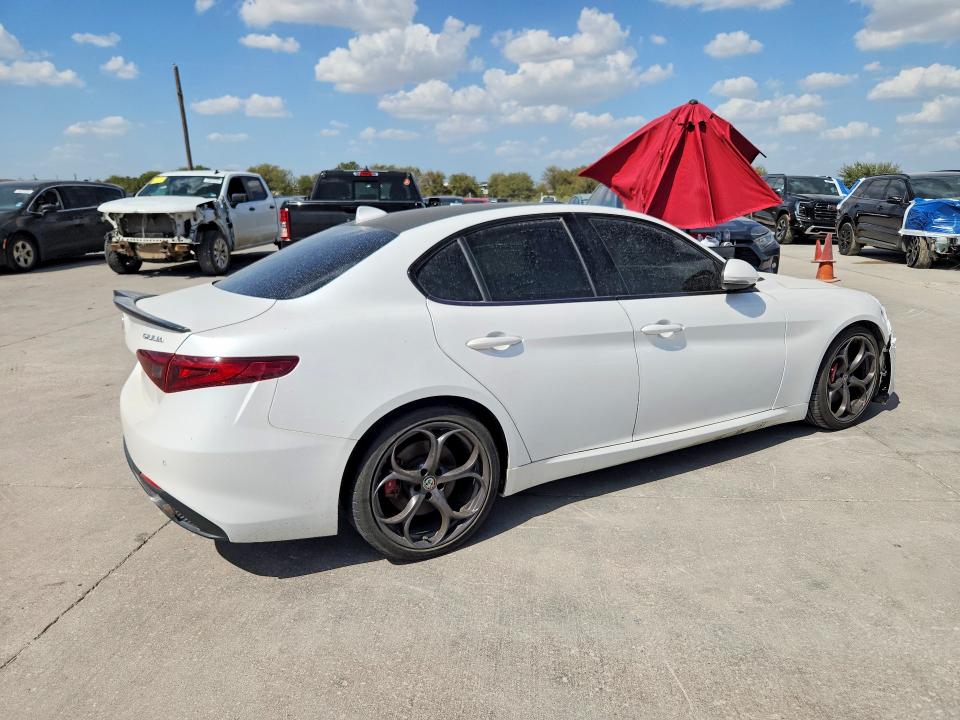 Снимка 3 от търг – 2017 ALFA ROMEO GIULIA с VIN ZARFAECN0H7543661