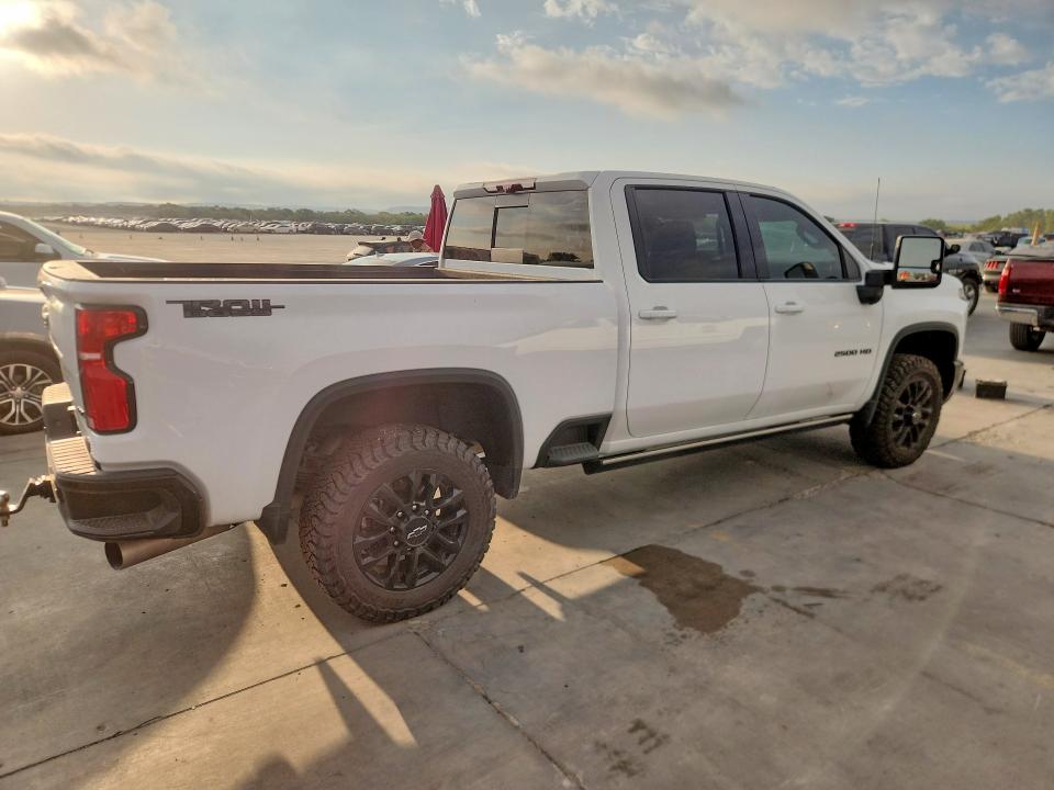 Photo 3 from auction – 2025 CHEVROLET SILVERADO with VIN 2GC4KPEY3S1225443