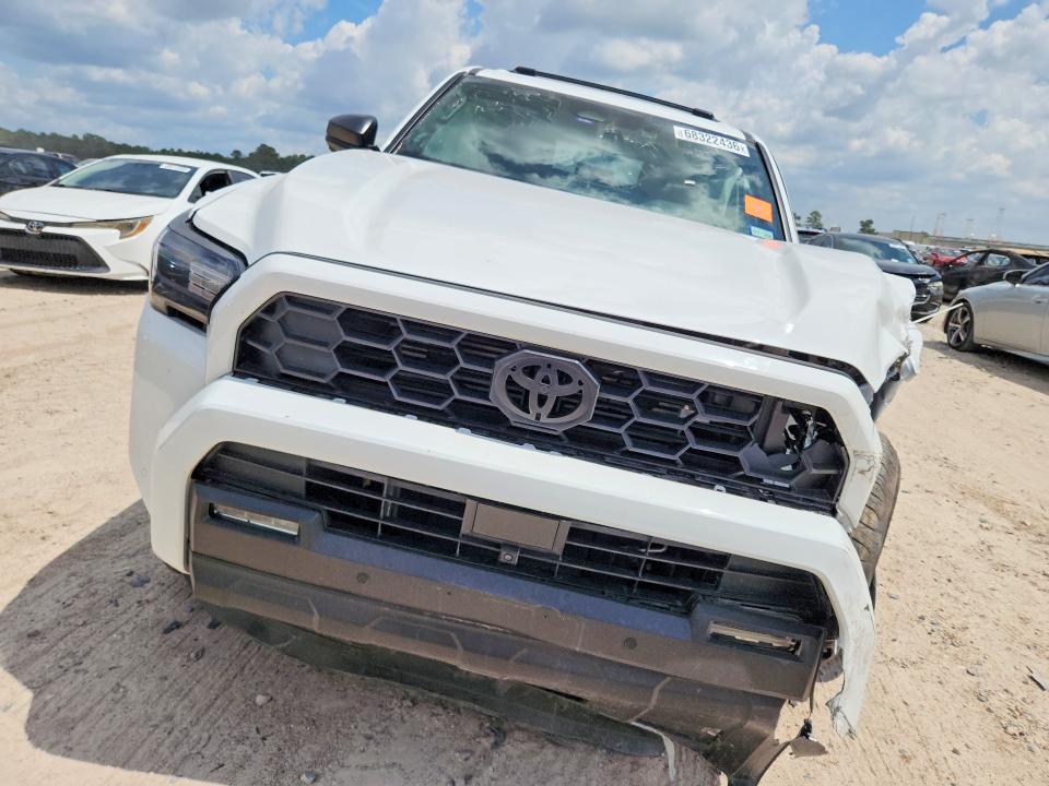 Photo 5 from auction – 2026 TOYOTA 4RUNNER with VIN JTEVB5BR3T5032498