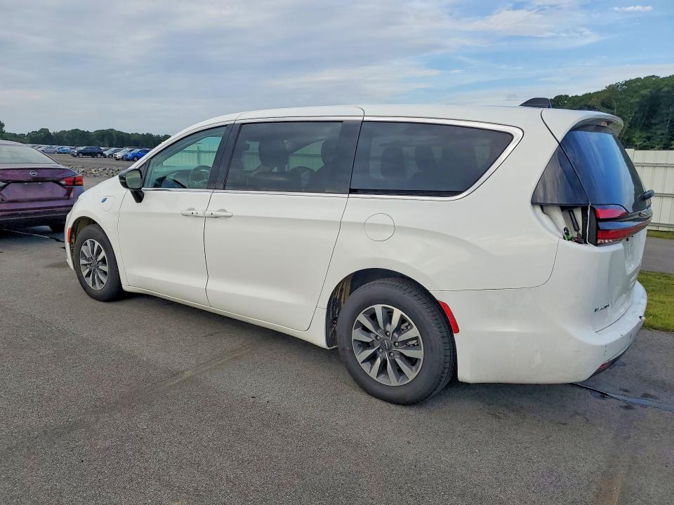 Photo 2 from auction – 2024 CHRYSLER PACIFICA with VIN 2C4RC1S70RR153639