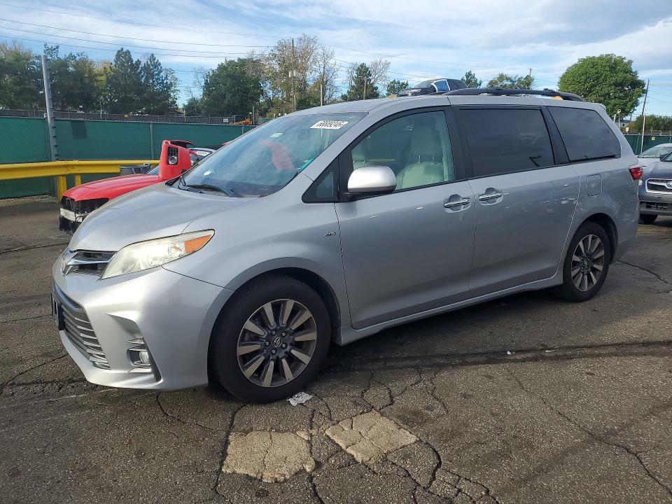 TOYOTA SIENNA 2018 con VIN 5TDDZ3DC8JS193073 - Foto de la subasta