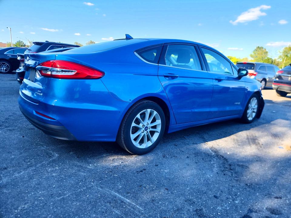 Zdjęcie 3 z aukcji – 2019 FORD FUSION z VIN 3FA6P0LU3KR158751