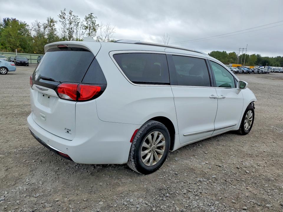 Photo 3 from auction – 2019 CHRYSLER PACIFICA with VIN 2C4RC1BG6KR626756