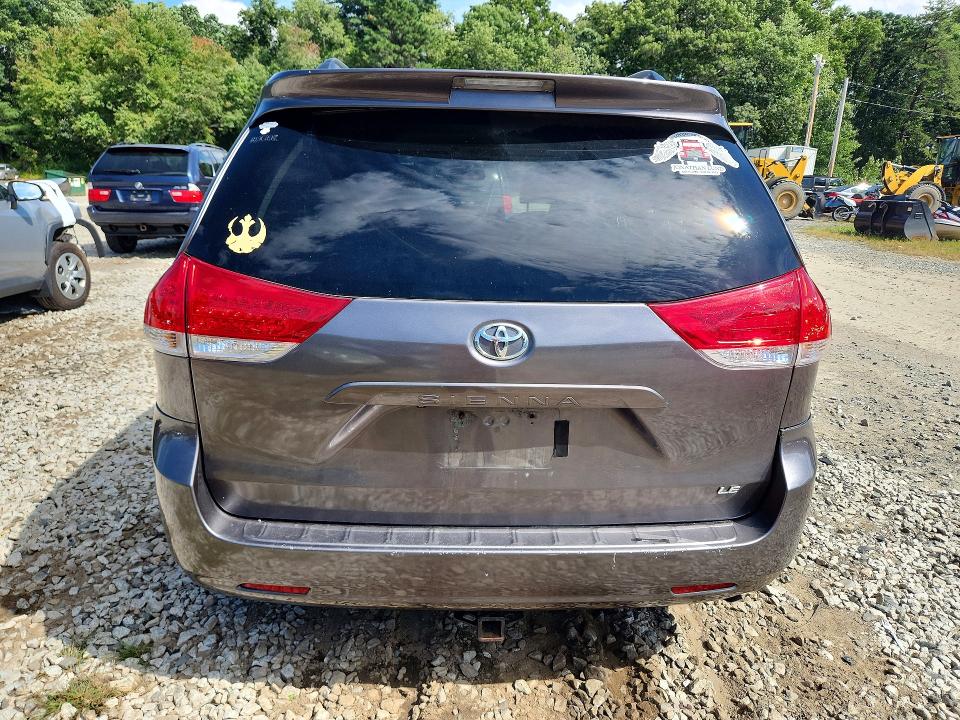 Foto 6 de la subasta – 2012 TOYOTA SIENNA con VIN 5TDJK3DC4CS039986