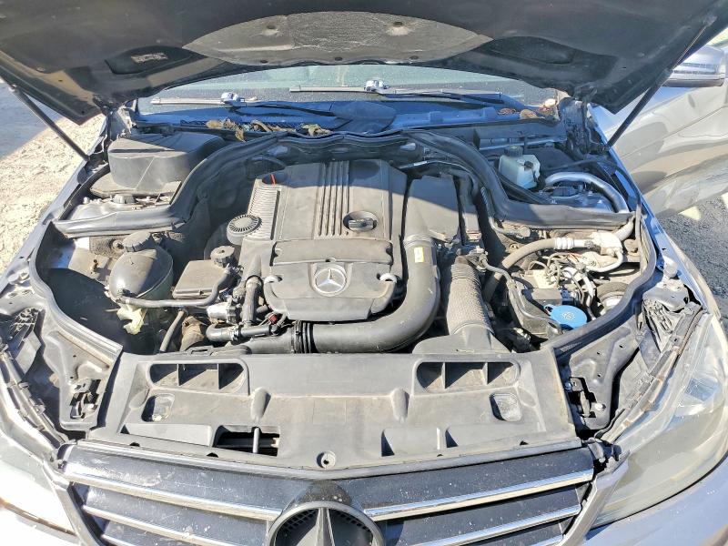 Снимка 11 от търг – 2012 MERCEDES-BENZ C с VIN WDDGJ4HBXCF748688