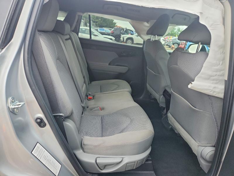 Снимка 11 от търг – 2022 TOYOTA HIGHLANDER с VIN 5TDBZRBH9NS214348