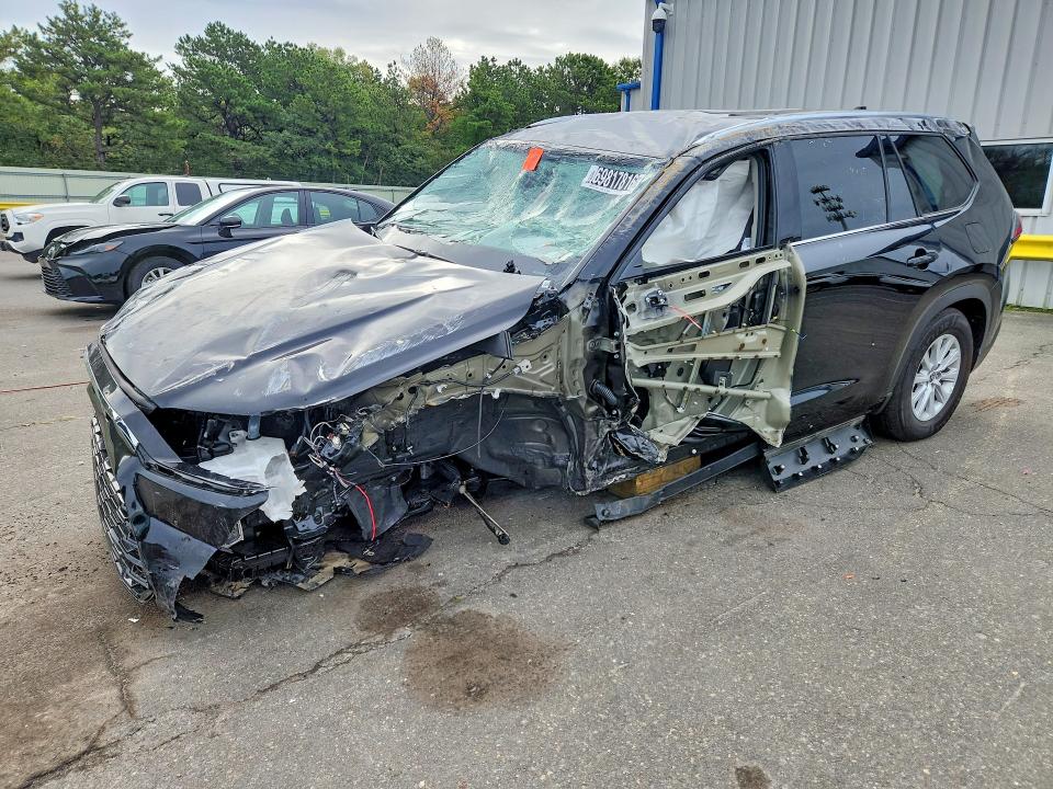 TOYOTA GRAND HIGHLANDER 2026 with VIN 5TDAAAB5XTS146780 - Photo from auction