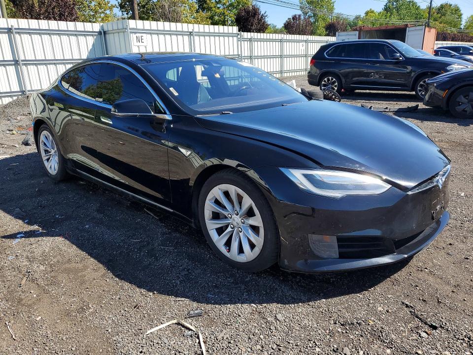 Foto 4 de la subasta – 2016 TESLA MODEL S con VIN 5YJSA1E26GF152544
