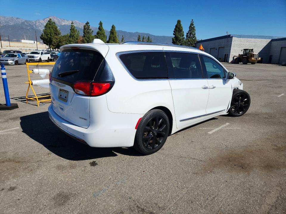 Photo 3 from auction – 2017 CHRYSLER PACIFICA with VIN 2C4RC1GG4HR504074