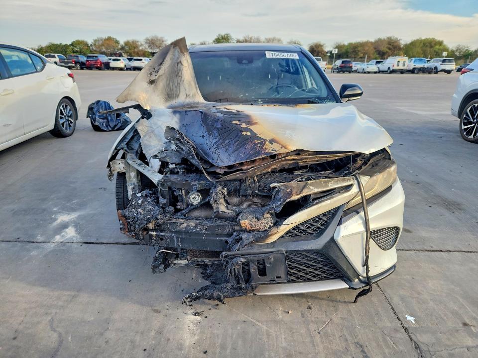 Photo 5 from auction – 2019 TOYOTA CAMRY with VIN 4T1B61HK2KU200680