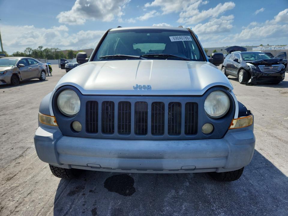 Photo 5 from auction – 2005 JEEP LIBERTY with VIN 1J4GL48K55W663873