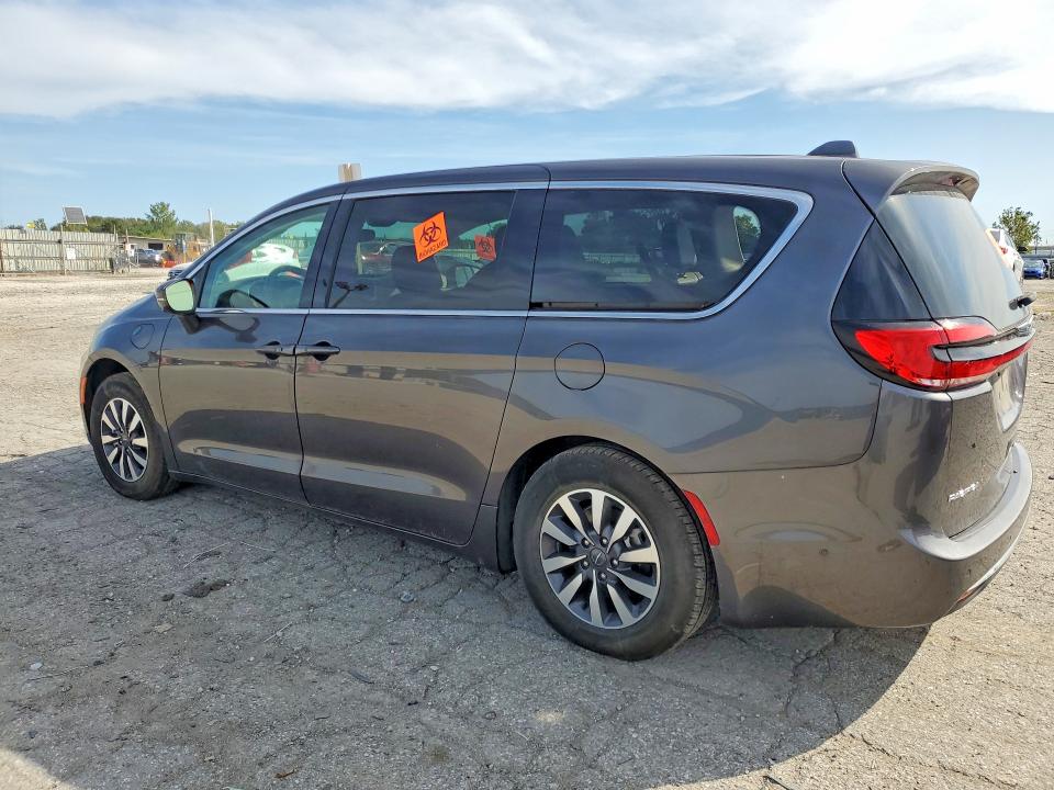 Photo 2 from auction – 2022 CHRYSLER PACIFICA with VIN 2C4RC1L78NR121482